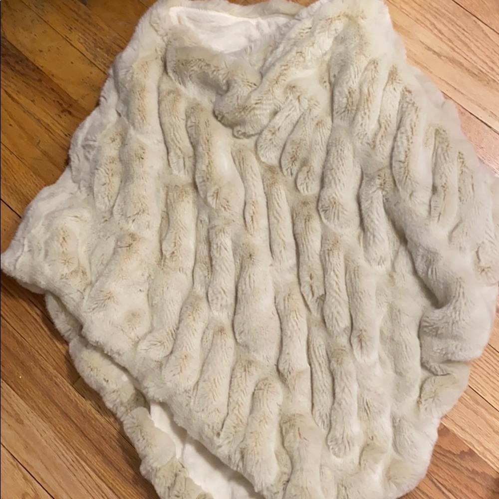 Fur shawl